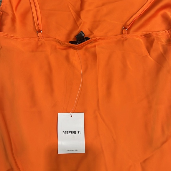 Woman’s dress - Picture 2 of 3